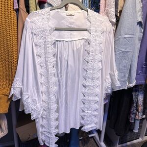 POL Women's waist length kimono/ cardigan in white NWOT